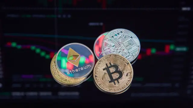 US Strikes Iran: Bitcoin Holds $62,000 But XRP And Dogecoin Tumble Amid Geopolitical Crisis